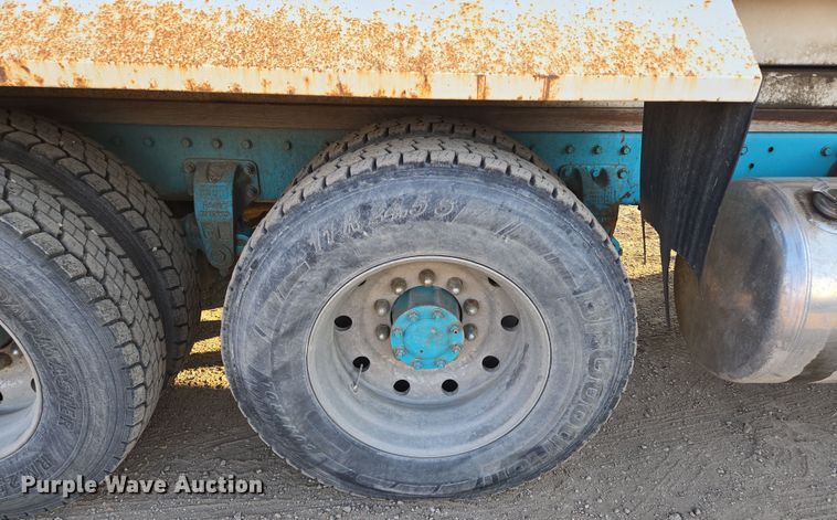 image for item EQ6885 1994 Peterbilt 379 dump truck