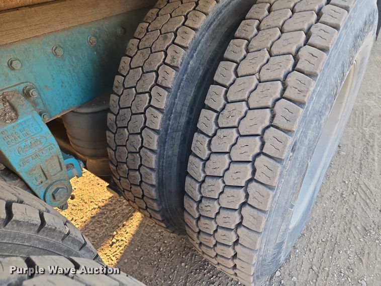 image for item EQ6885 1994 Peterbilt 379 dump truck