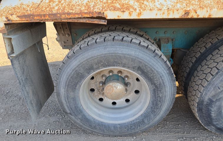 image for item EQ6885 1994 Peterbilt 379 dump truck