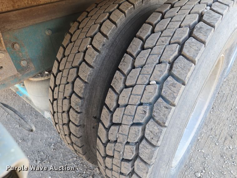 image for item EQ6885 1994 Peterbilt 379 dump truck