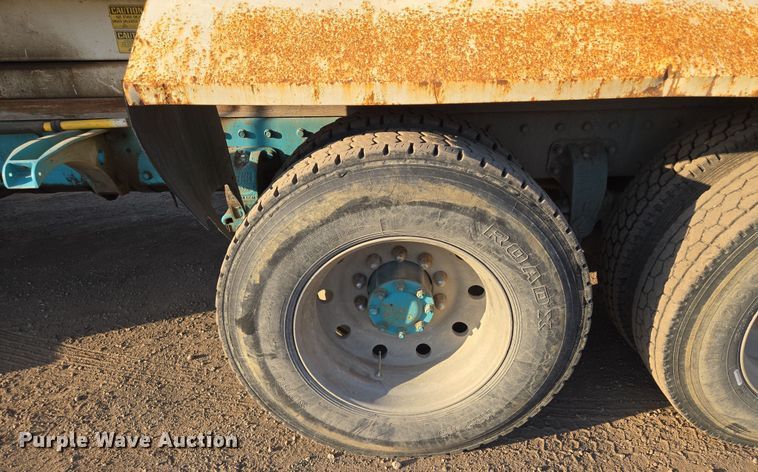 image for item EQ6885 1994 Peterbilt 379 dump truck