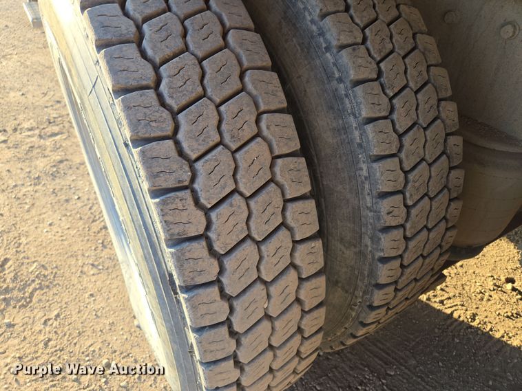 image for item EQ6885 1994 Peterbilt 379 dump truck