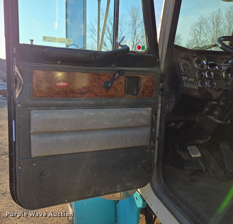 image for item EQ6885 1994 Peterbilt 379 dump truck