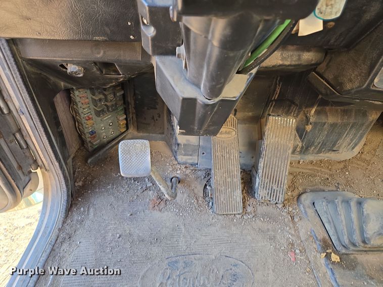 image for item EQ6885 1994 Peterbilt 379 dump truck