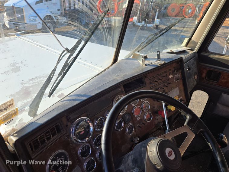 image for item EQ6885 1994 Peterbilt 379 dump truck