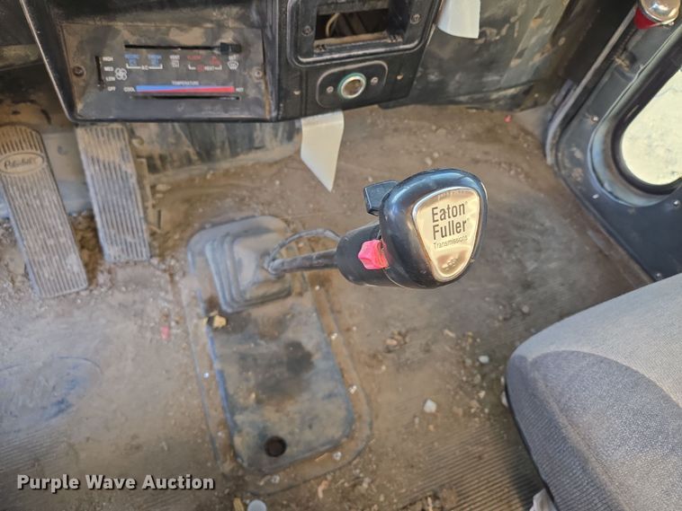 image for item EQ6885 1994 Peterbilt 379 dump truck