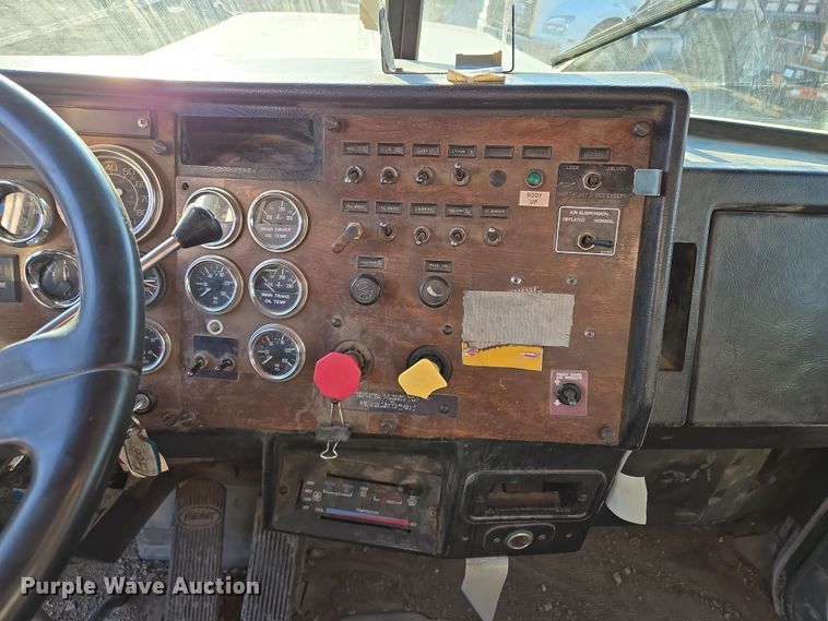 image for item EQ6885 1994 Peterbilt 379 dump truck