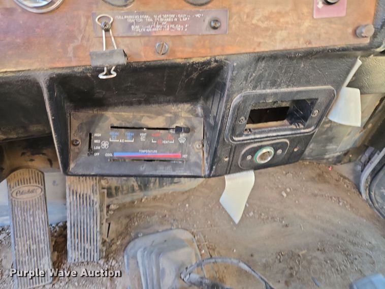 image for item EQ6885 1994 Peterbilt 379 dump truck