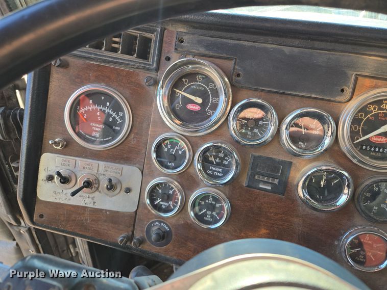 image for item EQ6885 1994 Peterbilt 379 dump truck