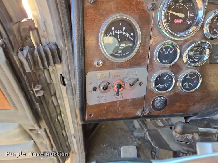 image for item EQ6885 1994 Peterbilt 379 dump truck