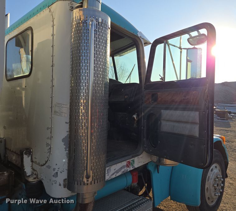 image for item EQ6885 1994 Peterbilt 379 dump truck