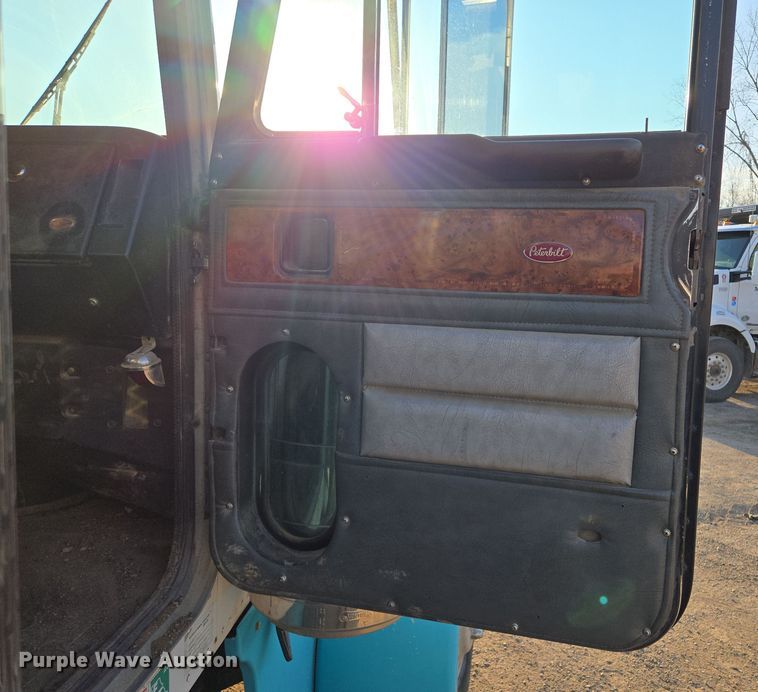 image for item EQ6885 1994 Peterbilt 379 dump truck