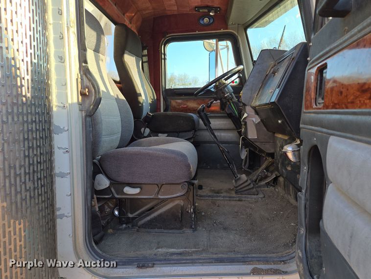 image for item EQ6885 1994 Peterbilt 379 dump truck