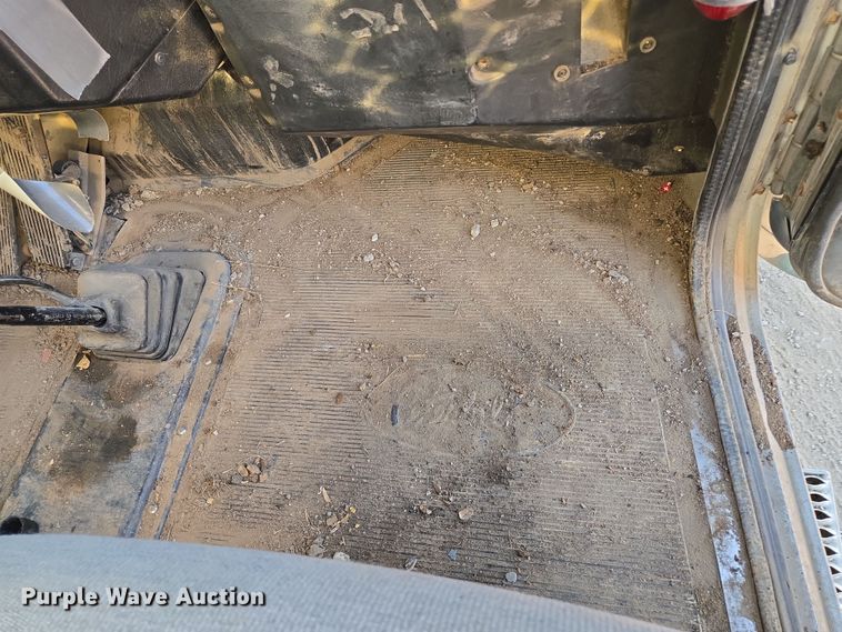 image for item EQ6885 1994 Peterbilt 379 dump truck