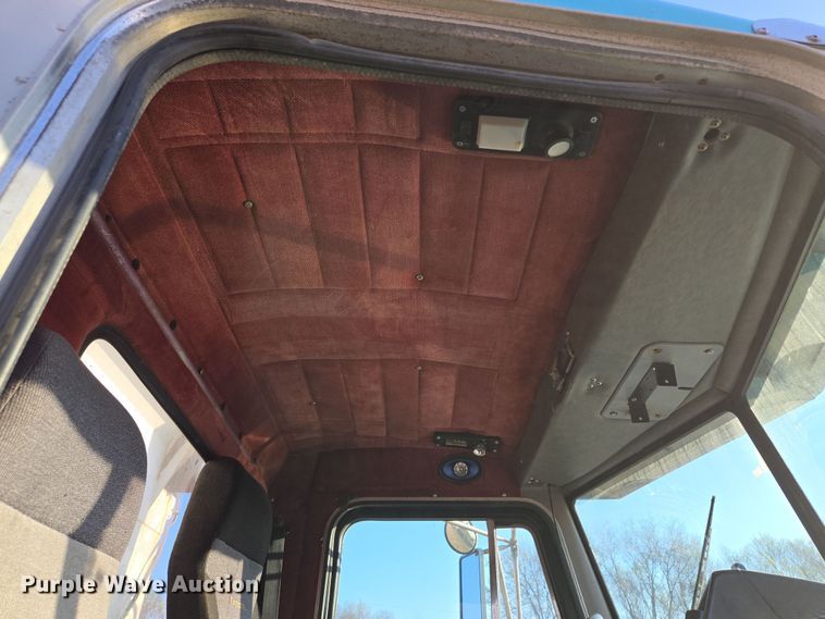 image for item EQ6885 1994 Peterbilt 379 dump truck