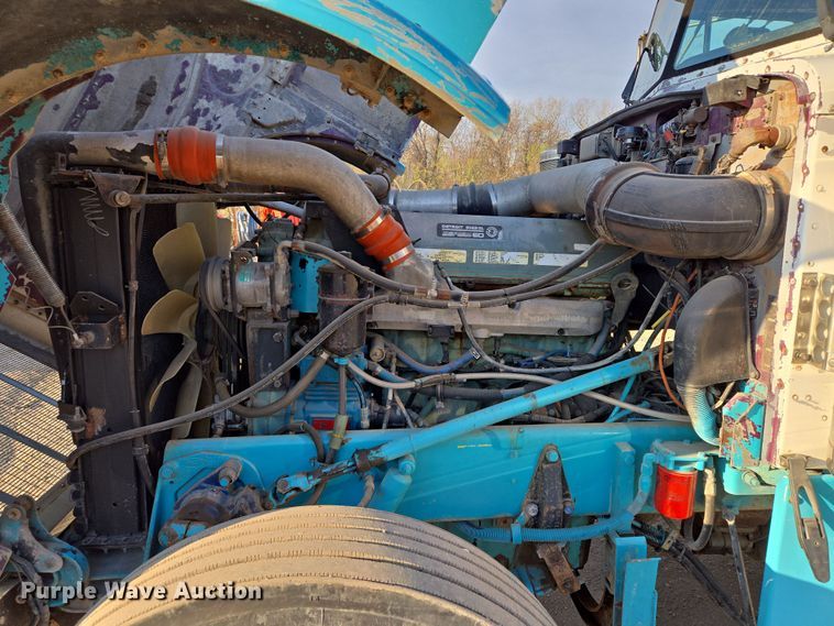 image for item EQ6885 1994 Peterbilt 379 dump truck