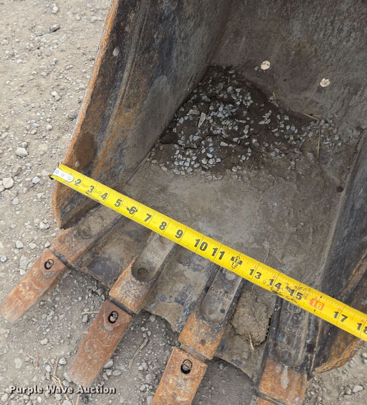 image for item EQ6887 2005 Bobcat  435 mini excavator