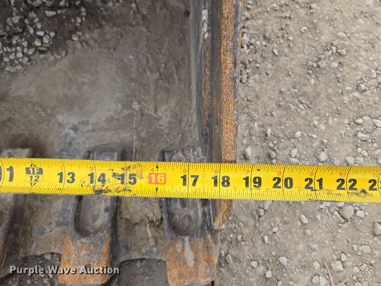 image for item EQ6887 2005 Bobcat  435 mini excavator