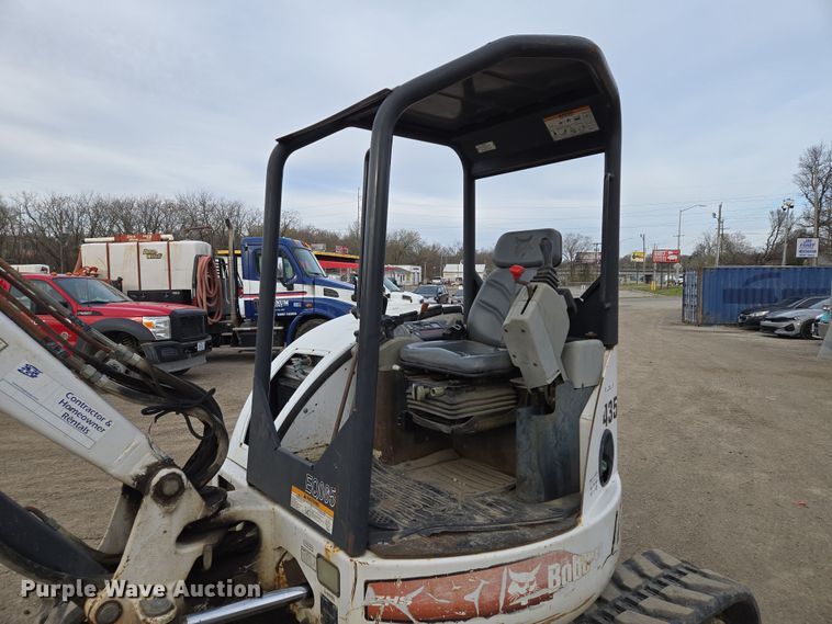 image for item EQ6887 2005 Bobcat  435 mini excavator