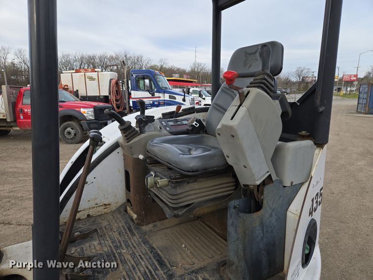 image for item EQ6887 2005 Bobcat  435 mini excavator