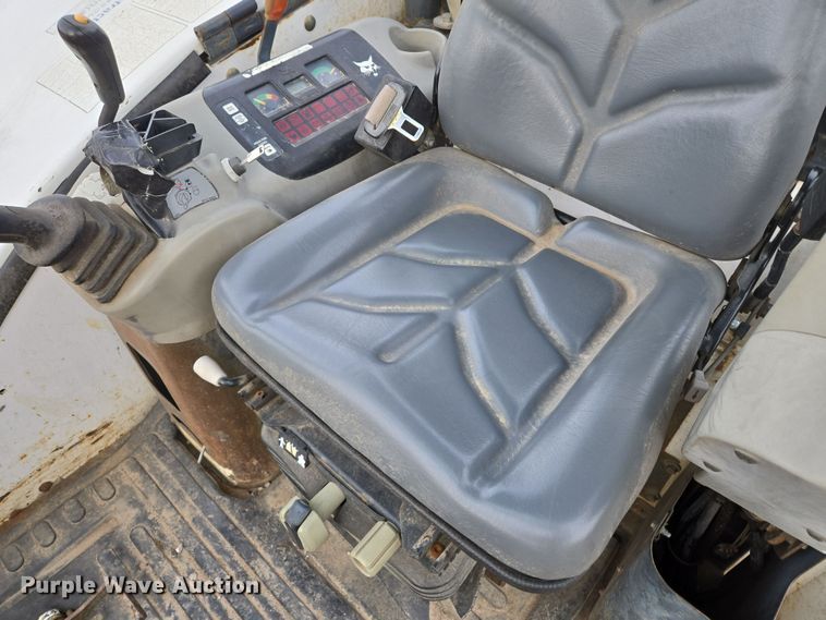image for item EQ6887 2005 Bobcat  435 mini excavator
