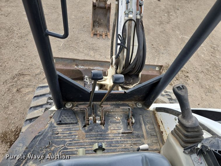 image for item EQ6887 2005 Bobcat  435 mini excavator