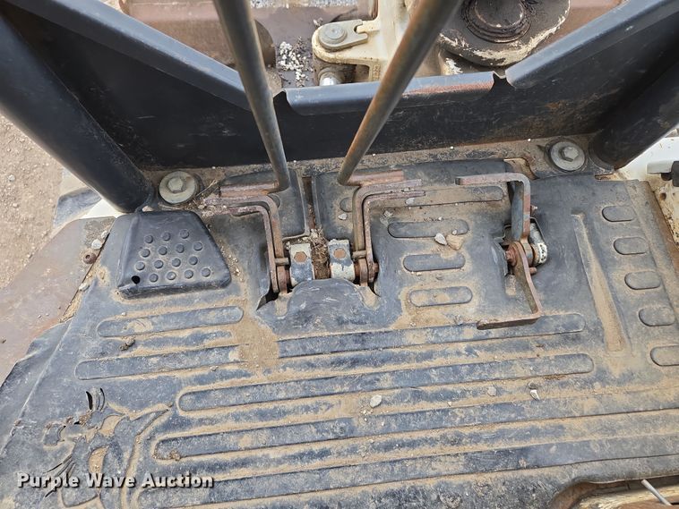 image for item EQ6887 2005 Bobcat  435 mini excavator