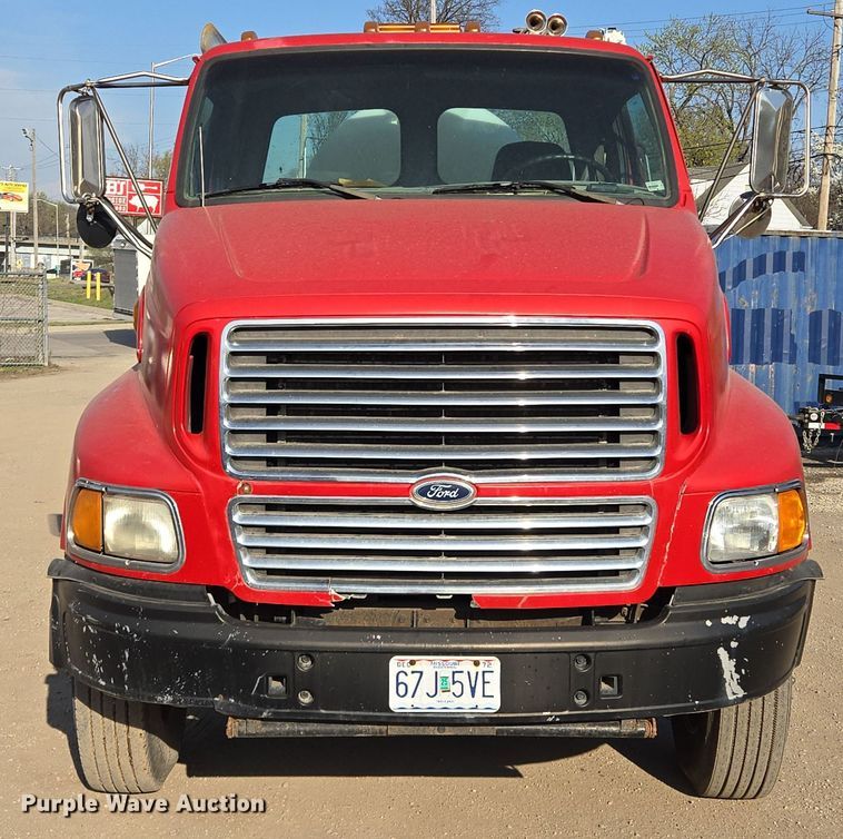 image for item EQ6889 1998 Ford AT9513 flatbed truck