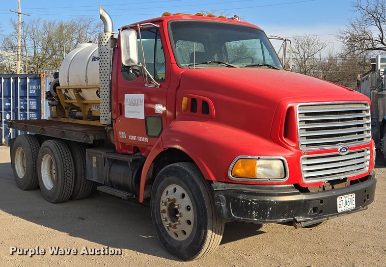 image for item EQ6889 1998 Ford AT9513 flatbed truck