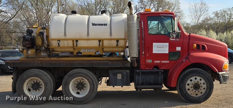 image for item EQ6889 1998 Ford AT9513 flatbed truck