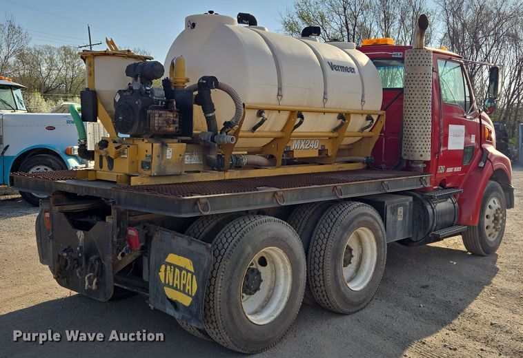 image for item EQ6889 1998 Ford AT9513 flatbed truck