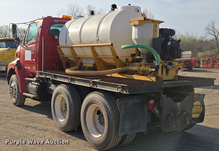 image for item EQ6889 1998 Ford AT9513 flatbed truck