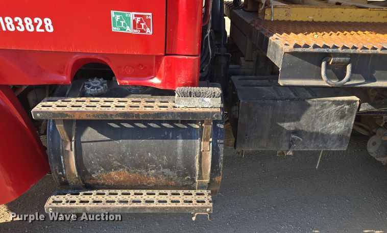 image for item EQ6889 1998 Ford AT9513 flatbed truck