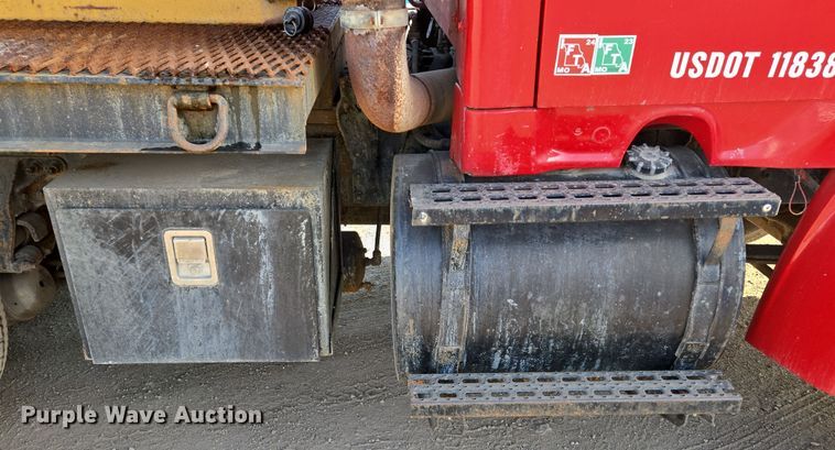 image for item EQ6889 1998 Ford AT9513 flatbed truck