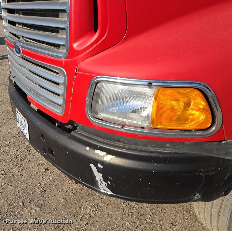 image for item EQ6889 1998 Ford AT9513 flatbed truck