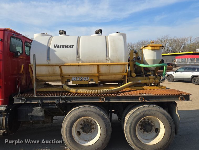 image for item EQ6889 1998 Ford AT9513 flatbed truck