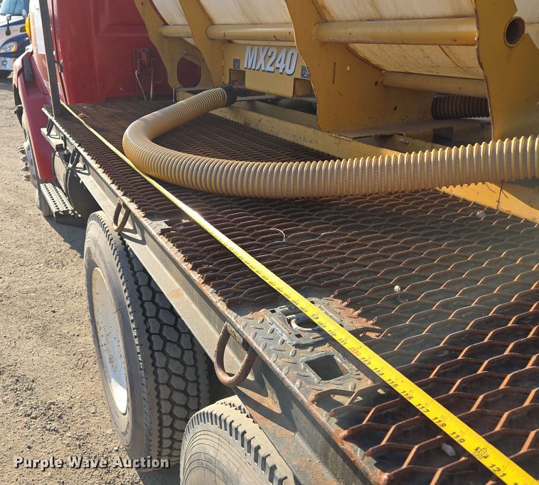 image for item EQ6889 1998 Ford AT9513 flatbed truck