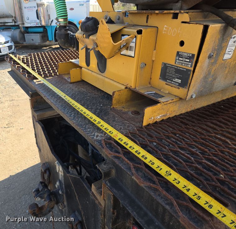 image for item EQ6889 1998 Ford AT9513 flatbed truck