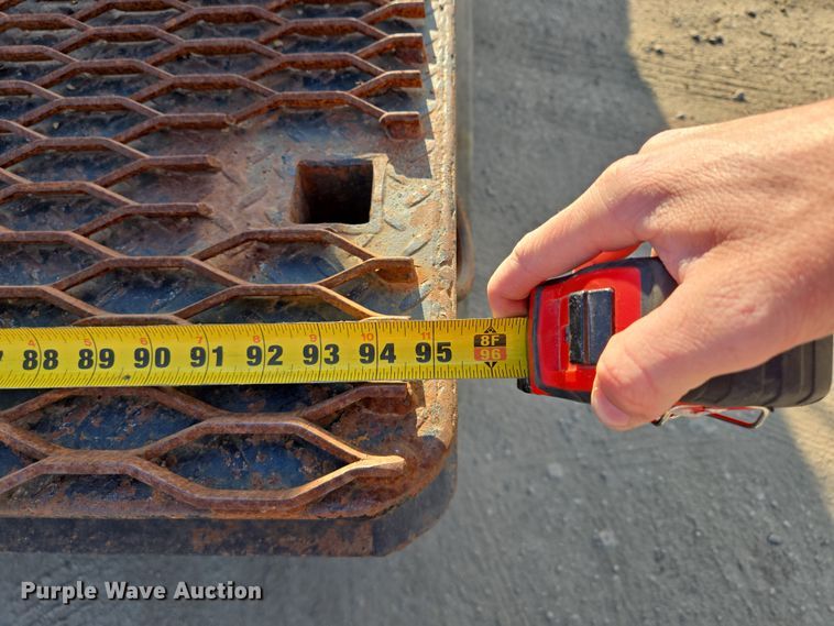 image for item EQ6889 1998 Ford AT9513 flatbed truck