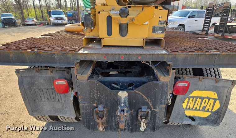 image for item EQ6889 1998 Ford AT9513 flatbed truck