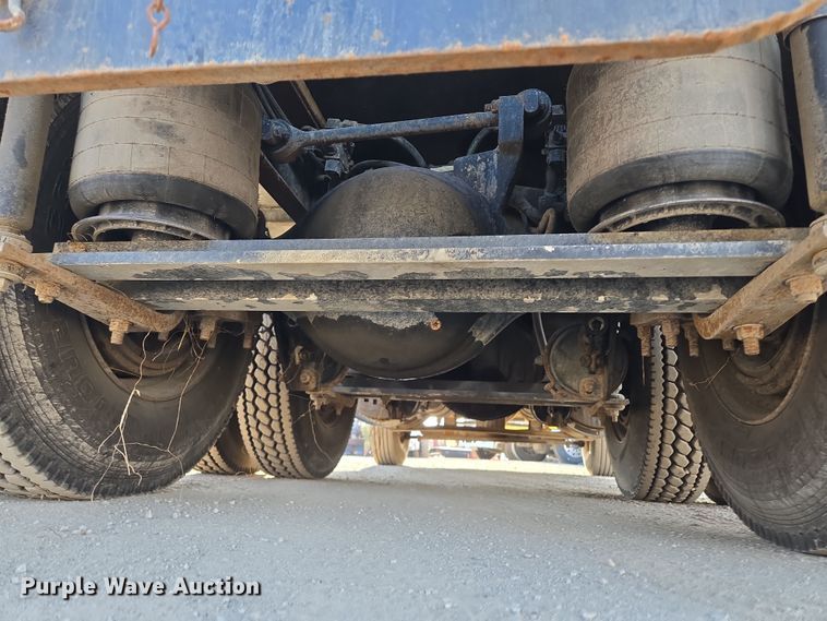 image for item EQ6889 1998 Ford AT9513 flatbed truck