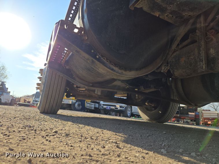 image for item EQ6889 1998 Ford AT9513 flatbed truck