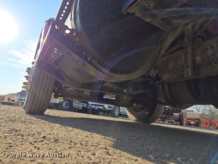 image for item EQ6889 1998 Ford AT9513 flatbed truck