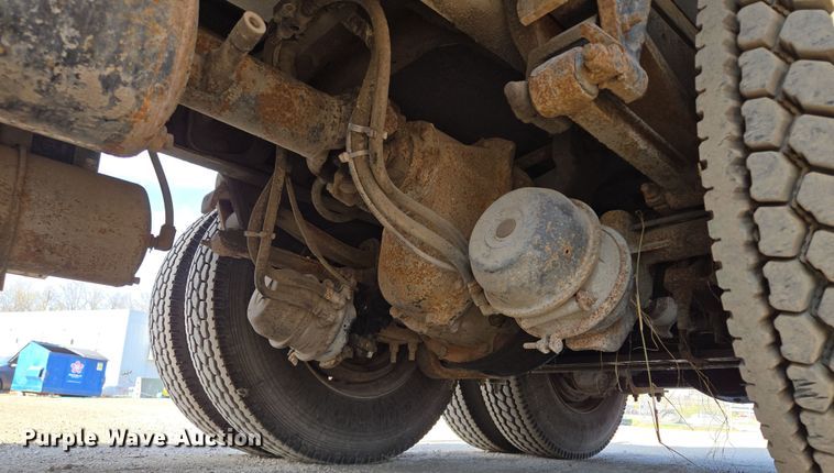 image for item EQ6889 1998 Ford AT9513 flatbed truck