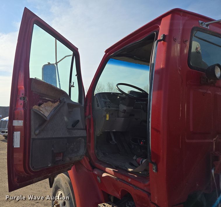 image for item EQ6889 1998 Ford AT9513 flatbed truck