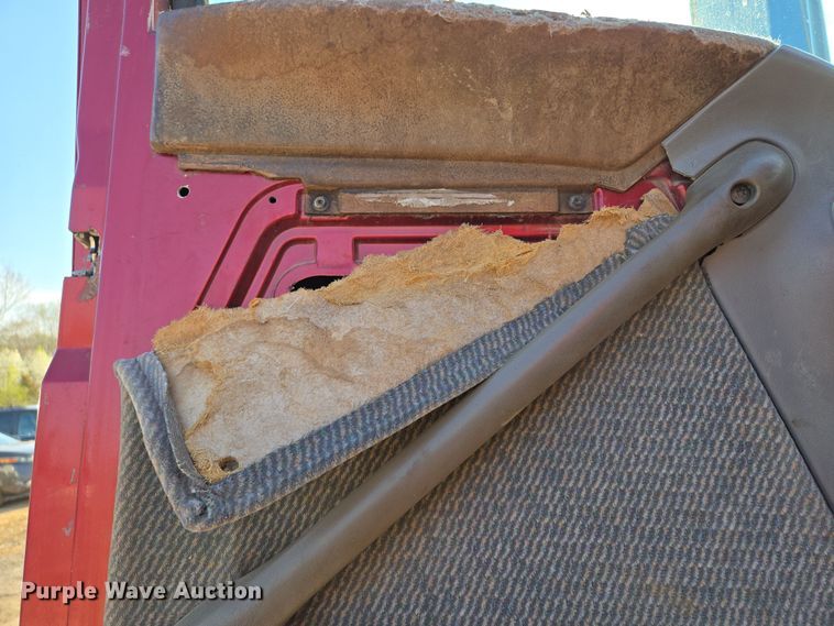 image for item EQ6889 1998 Ford AT9513 flatbed truck