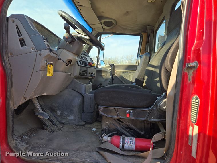 image for item EQ6889 1998 Ford AT9513 flatbed truck