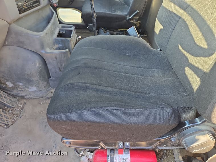 image for item EQ6889 1998 Ford AT9513 flatbed truck