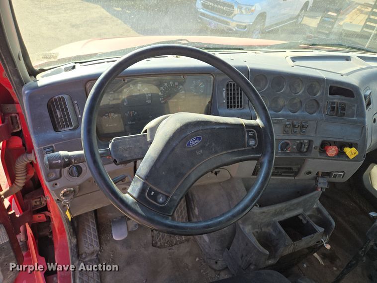 image for item EQ6889 1998 Ford AT9513 flatbed truck