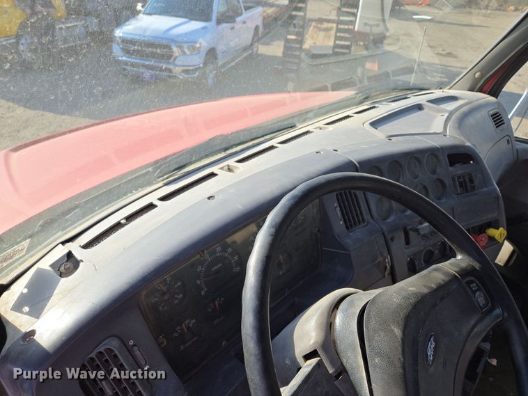 image for item EQ6889 1998 Ford AT9513 flatbed truck